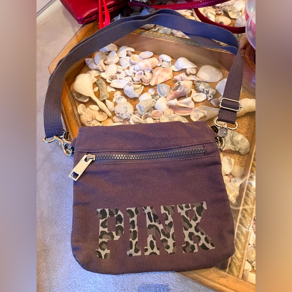 PINK VS CROSSBODY PURSE FOR WOMEN & TEENS!